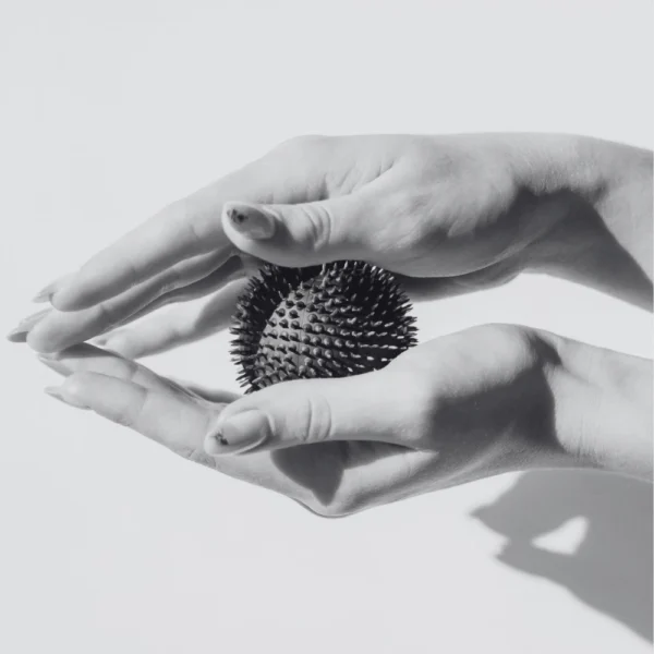 AcuBall – akupressur boll med metallnålar - Bild 4